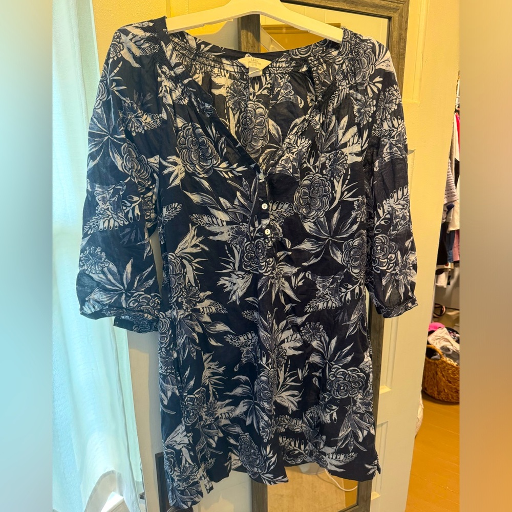Navy & white tropical coverup. Perfect for the beach! With pockets